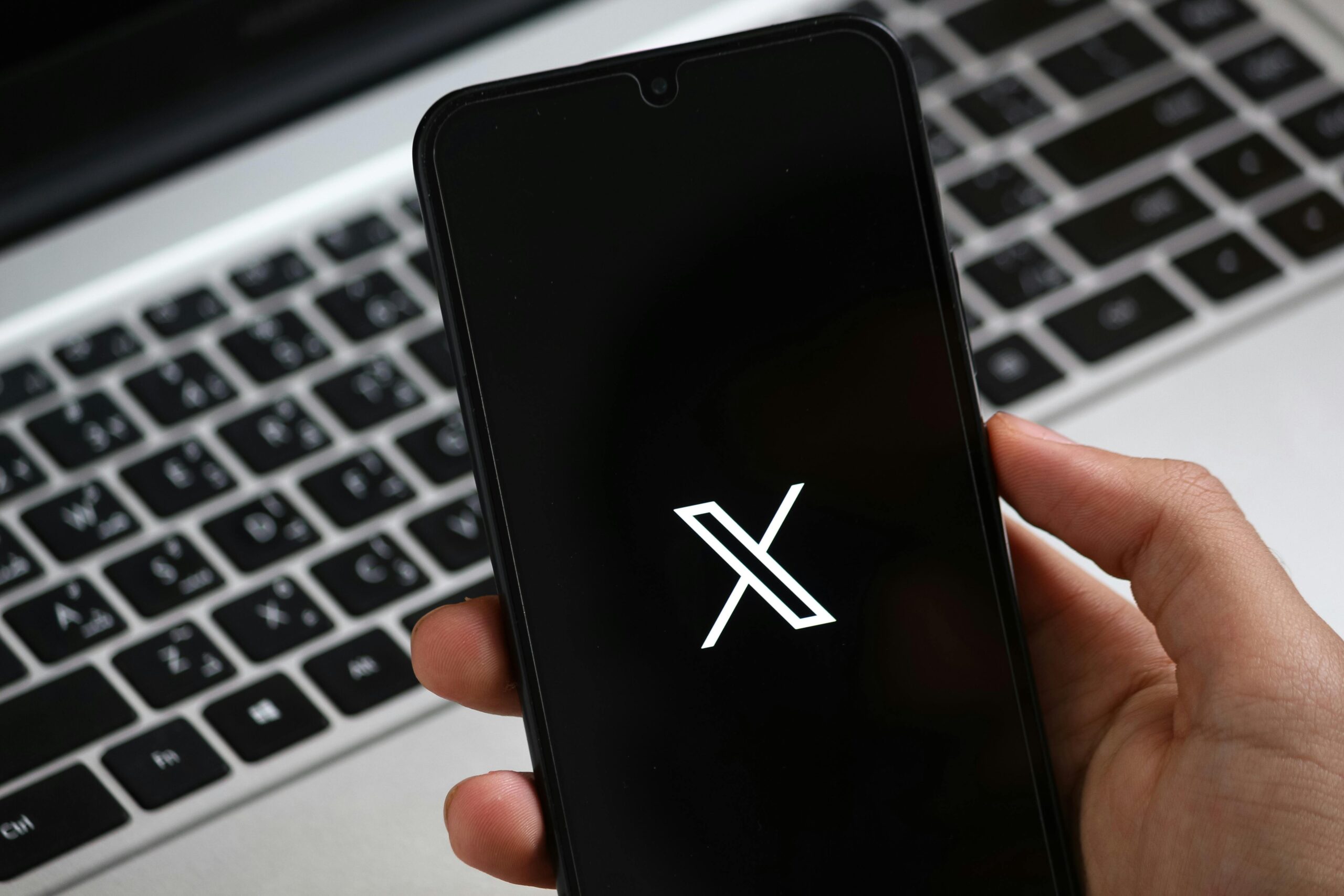 Read more about the article Secrets Behind the Most Successful Brand Accounts on Twitter/X