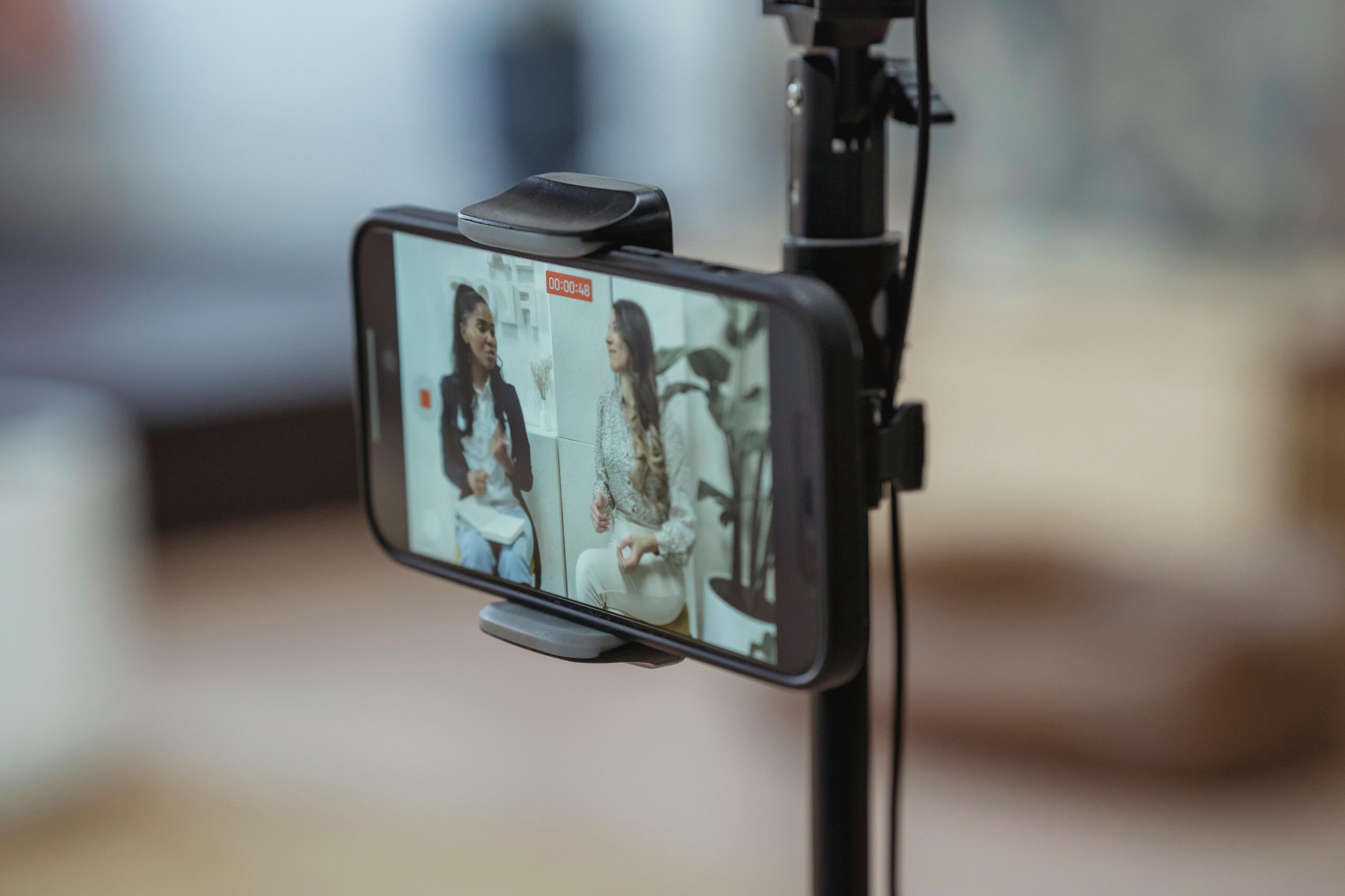 Read more about the article Micro vs Macro Influencers: Who Should You Partner With in 2025?